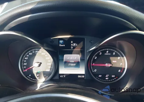 2015 Mercedes-Benz C 300 4Matic z USA, uszkodzony, nr VIN 55SWF4KBXFU081709